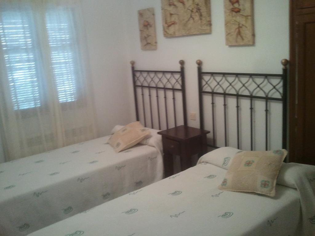 Hostal-Restaurante Fogon De Gredos Гисандо Номер фото